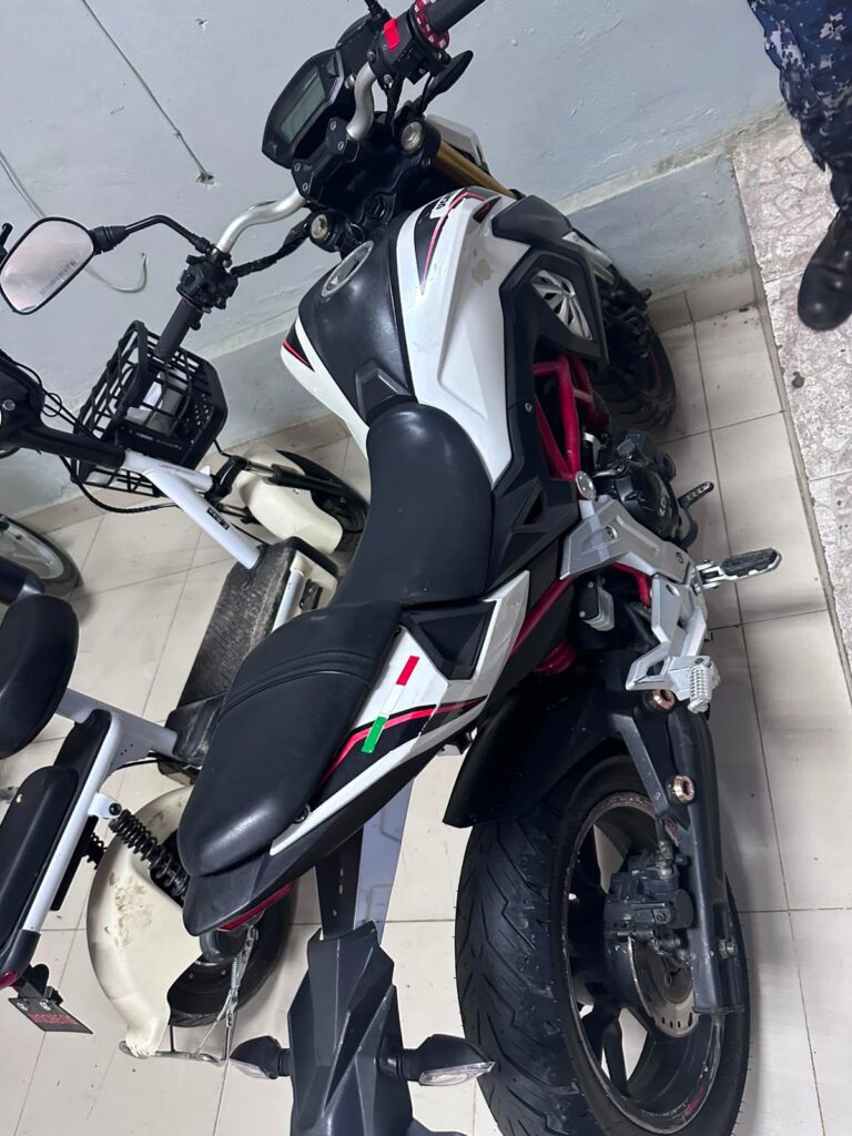 Policía recupera motocicleta robada y apresa a hombre que presuntamente intentaba llevarla a la frontera con Haití - Noticias de hoy en República Dominicana | De Último Minuto