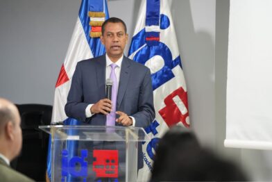 Gómez Mazara llama a universidades liderar transformación digital del país