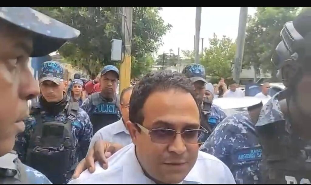 Imponen garantía económica y presentación periódica a odontólogo y asistente investigados por presunta mala práctica en La Vega - Noticias de hoy en República Dominicana | De Último Minuto