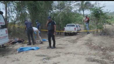 Hallan a mujer brutalmente asesinada con heridas de arma blanca y quemada en La Vega