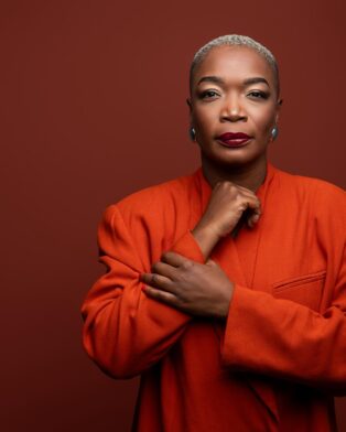 Savina Felix lanza su más reciente tema, “No Me Postraré Ante Otro Dios”