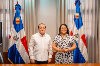 El ministro de la Presidencia, José Ignacio Paliza, y la directora general del Instituto Nacional de Formación Técnico Profesional (INFOTEP), Maira Morla Pineda.