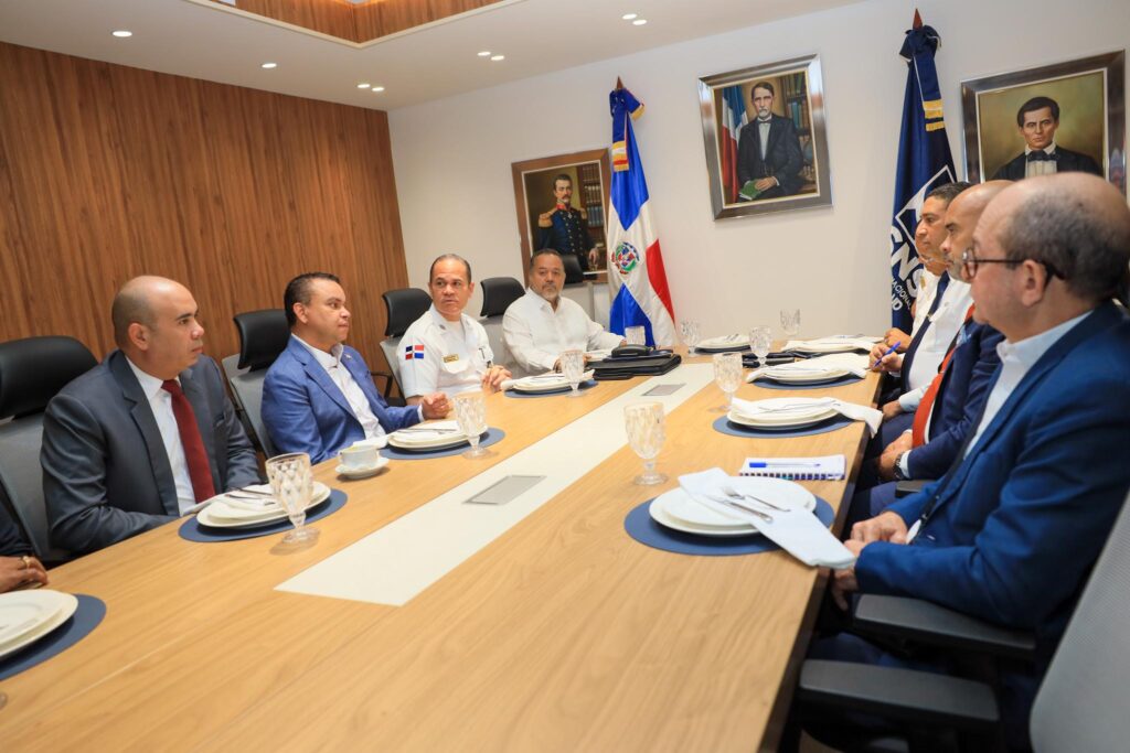 SNS y Policía Nacional fortalecen acciones conjuntas para garantizar la seguridad en los hospitales públicos - Noticias de hoy en República Dominicana | De Último Minuto