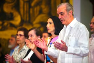 Presidente Luis Abinader asiste misa de acción de gracias en su cumpleaños, junto a familiares y amigos