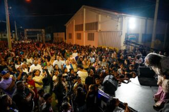 Constanza reúne a miles de personas en concierto cristiano “Adorando Juntos” de Reconocidos
