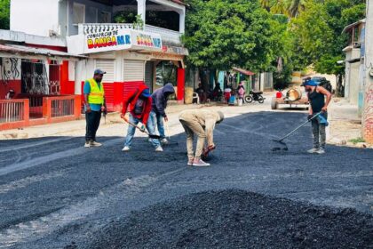 Alcalde Fernando Mercado impulsa jornada de bacheo para mejorar las vías en comunidades de El Limón