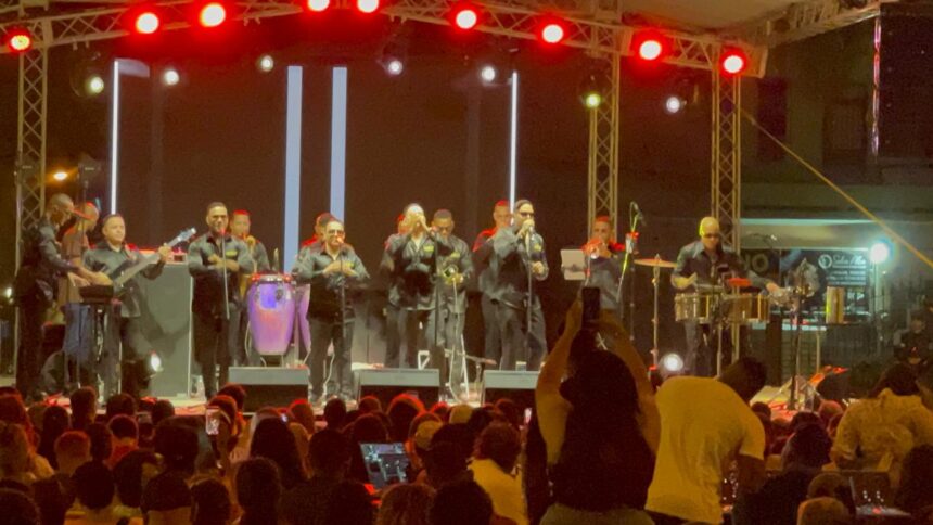 Chiquito Team Band pone a bailar a Santiago en la apertura de las Fiestas Patronales 2026