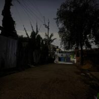 Residentes de Los Arqueanos, en Villa Mella, denuncian prolongados apagones y escasez de agua