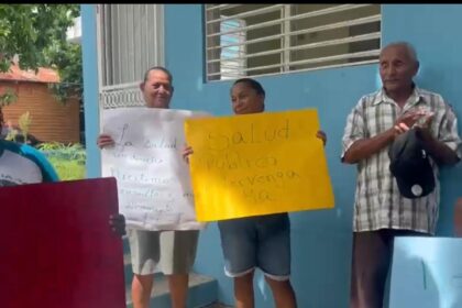 Comunitarios protestan por presunto abandono del Centro de Primer Nivel en Santiago Oeste