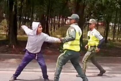Ciudadano se enfrenta a puñetazos con agentes de la DIGESETT durante fiscalización en Jarabacoa