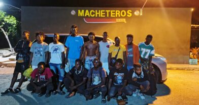 Ejército intercepta 22 haitianos indocumentados y detiene a presunto traficante de migrantes en la frontera norte
