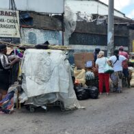 Crece la ocupación de aceras por ventas informales en la carretera Duarte Vieja, en SDO