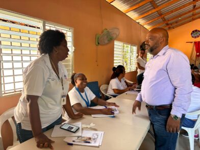Llevan atención médica gratuita a residentes de El Cacique, en Boyá