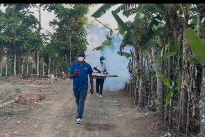 DPS Sánchez Ramírez realiza fumigación en Guardianon del Distrito Municipal de Zambrana