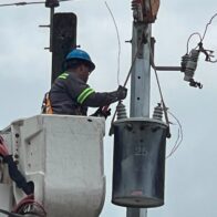 Edeeste fortalece servicio eléctrico en Yamasá con nuevas redes y transformador