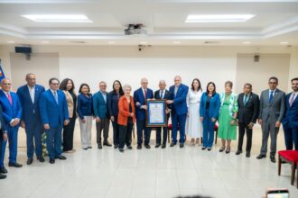 Senado reconoce a Jaime Francisco Sued por sus aportes a la industria farmacéutica