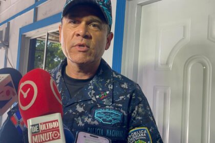 Director de la Policía exhorta a denunciar abusos de agentes, y resalta que Santiago registra una de las tasas de criminalidad más bajas del país