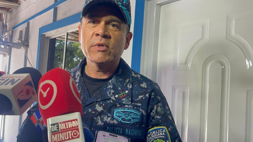 Director de la Policía exhorta a denunciar abusos de agentes, y resalta que Santiago registra una de las tasas de criminalidad más bajas del país