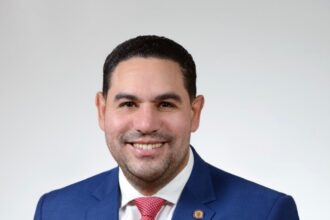 Víctor Torres gana fuerza como candidato a presidir el CODIA en Santo Domingo
