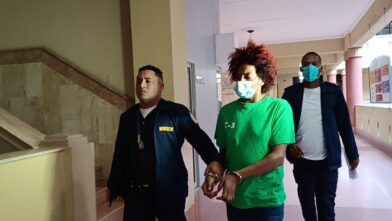 Prisión preventiva para “Marola” por robo de RD$1.1 millones frente a negocio en Santiago