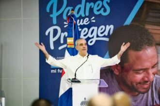 Abinader llama a los padres dominicanos a proteger a sus familias y reconoce su entrega en el Día de los Padres