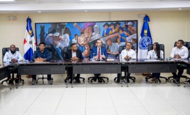 Rector Jorge Asjana David recibe a la FED y reafirma compromiso con el bienestar estudiantil
