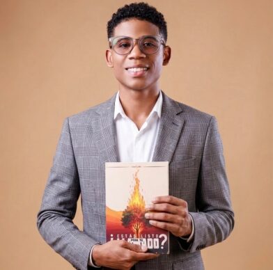 Joven escritor Issai Turbi presenta su primer libro “¿Estás listo para el llamado?”