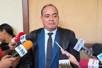 Surún Hernández cuestiona nuevo aplazamiento de revisión de medidas en caso SeNaSa y exige acusación del MP