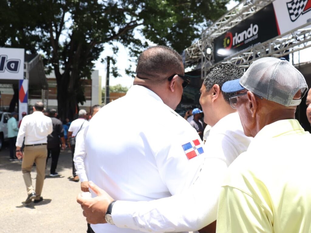 Policía Nacional participa en la inauguración de Expo Vega Real 2026