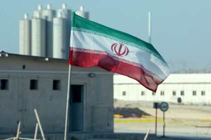Irán denuncia un ataque de EE.UU. contra la central nuclear en construcción de Darkhovin