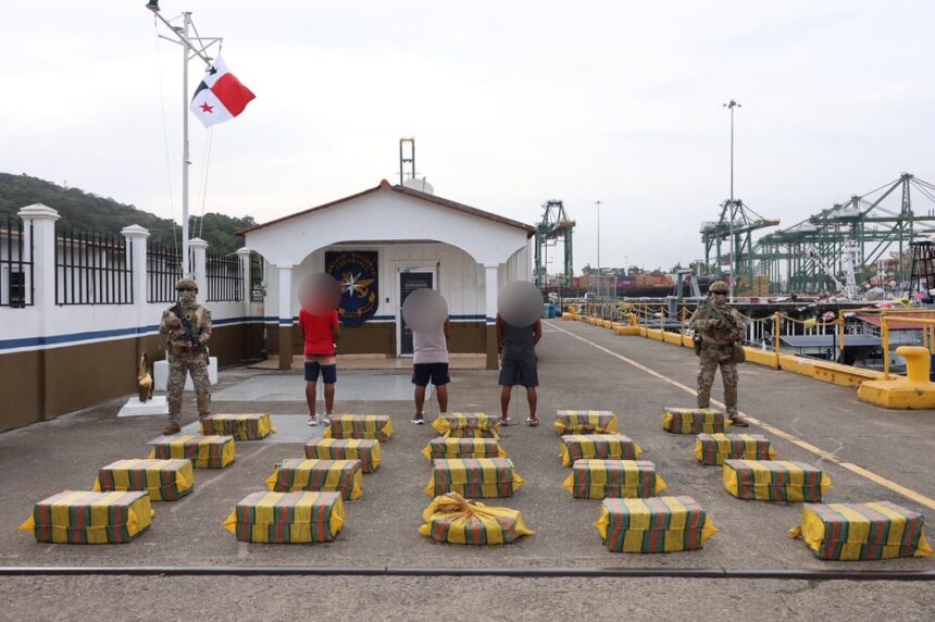 Panamá: interceptan embarcación con 571 paquetes de presunta droga en el Pacífico