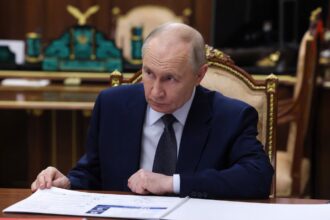 Los drones ucranianos están dejando a Putin sin opciones y agravan la crisis de combustible en Rusia