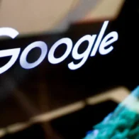 Bruselas impone dos multas a Google por un total de 890 millones de euros