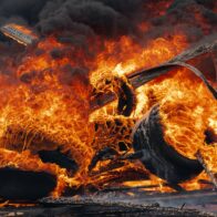 Vehículo se incendia en Los Cacicazgos; se desconocen las causas del fuego