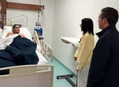 Delcy Rodríguez visita a Hernán Gil en el Hospital de Clínicas Caracas - Noticias de hoy en República Dominicana | De Último Minuto