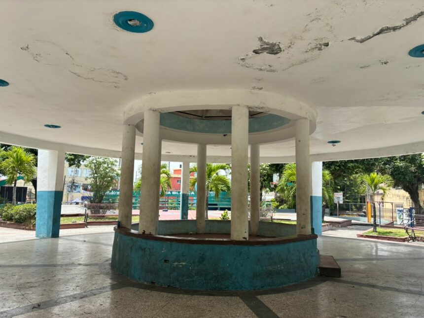 Parque de Piedra Blanca en Haina, entre la suciedad, la inseguridad y un destacamento sin funcionar