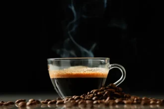 ¿Cuánto café es saludable tomar al día?