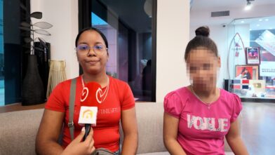 Madre soltera pide ayuda para conseguir empleo y costear el tratamiento de su hija con hidrocefalia