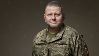 El futuro del jefe del Ejército ucraniano, en el aire tras la crisis por cese de ministro