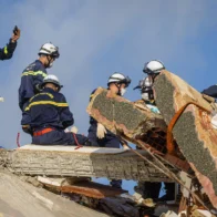 Venezuela condecora a rescatistas de la Unión Europea y de México tras el doble terremoto