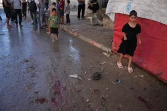 Un ataque israelí contra un funeral en Gaza dejó 7 muertos y 22 heridos, según informó un hospital local.