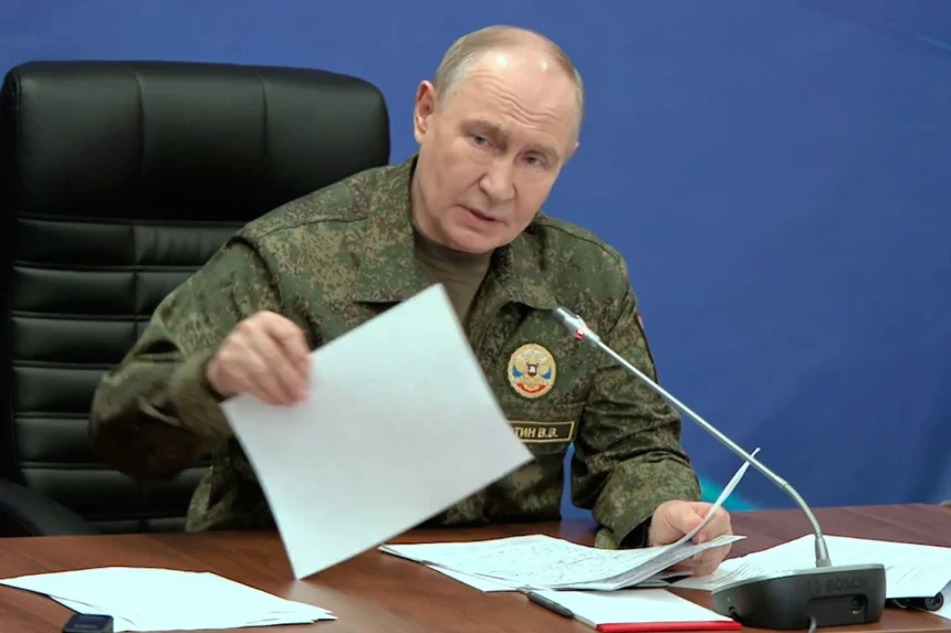 Un muerto en un ataque contra Crimea mientras Putin y Zelenskyy mantienen llamadas telefónicas por separado con Trump.