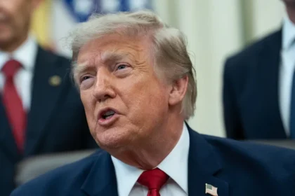 Trump amenaza a Irán con hacerle “pagar” por la muerte de soldados estadounidenses