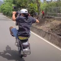Motociclista atropella a ingeniero de 74 años y huye; familia pide identificarlo