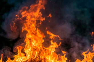 Incendio destruye parte de histórica iglesia en Nueva Jersey; investigan si un rayo originó el fuego