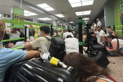 "¡'Allahu Akbar' y una mochila vacía! Dominicano desata el pánico en aeropuerto de Barcelona"