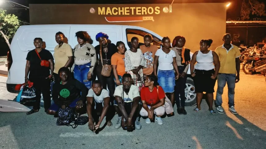Ejército detiene dos vehículos que transportaban a 30 haitianos indocumentados en Valverde