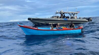 Autoridades detienen a 37 migrantes indocumentados en aguas de Puerto Rico