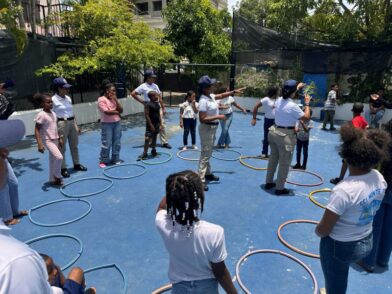 Policía Comunitaria desarrolla jornada recreativa en el campamento de verano “Diversión Segura” en Boca Chica