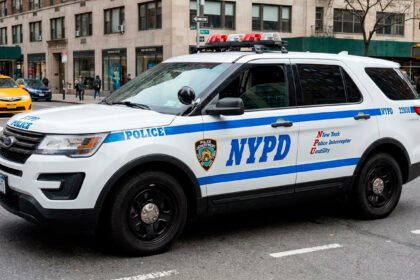Mujer es hallada muerta en Queens y su esposo aparece sin vida horas después en un parque
